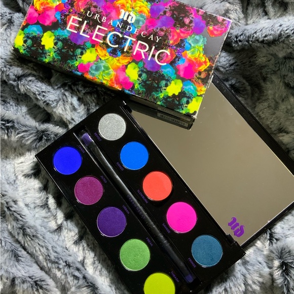 Urban Decay Electric Pressed Pigment Palette - Picture 1 of 4